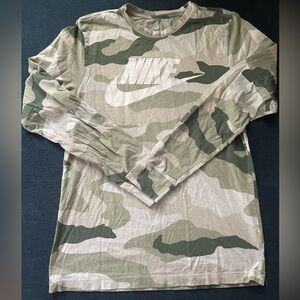 Nike camouflage lightweight long sleeve t-shirt